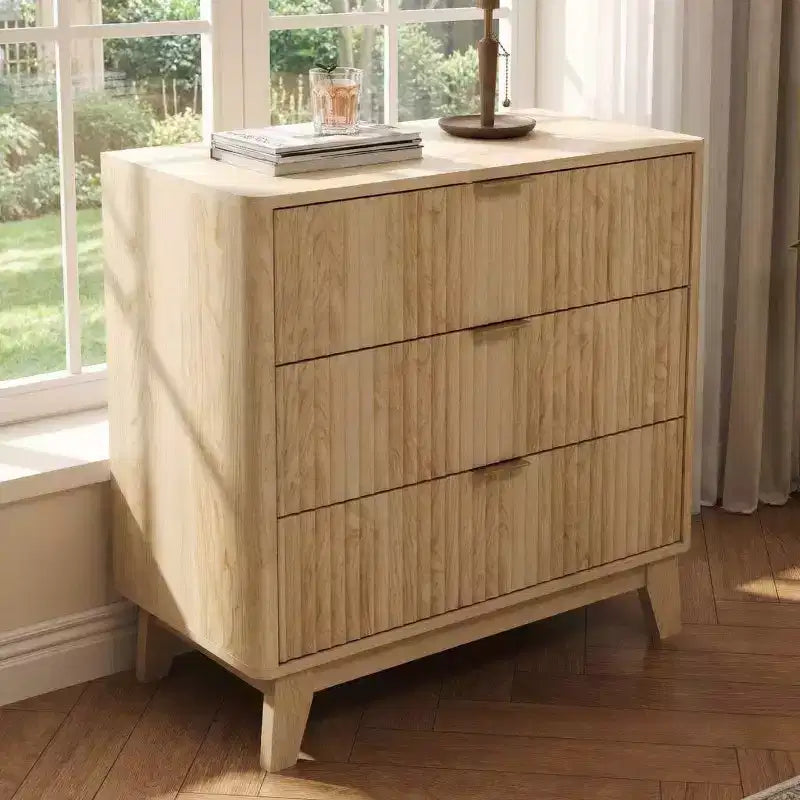 Comodino a 3 cassetti scanalati, comodino moderno in legno con ampio spazio di archiviazione per la camera da letto